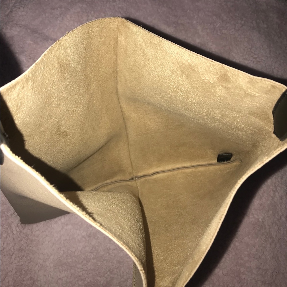Simple handbag - Picture 3 of 5